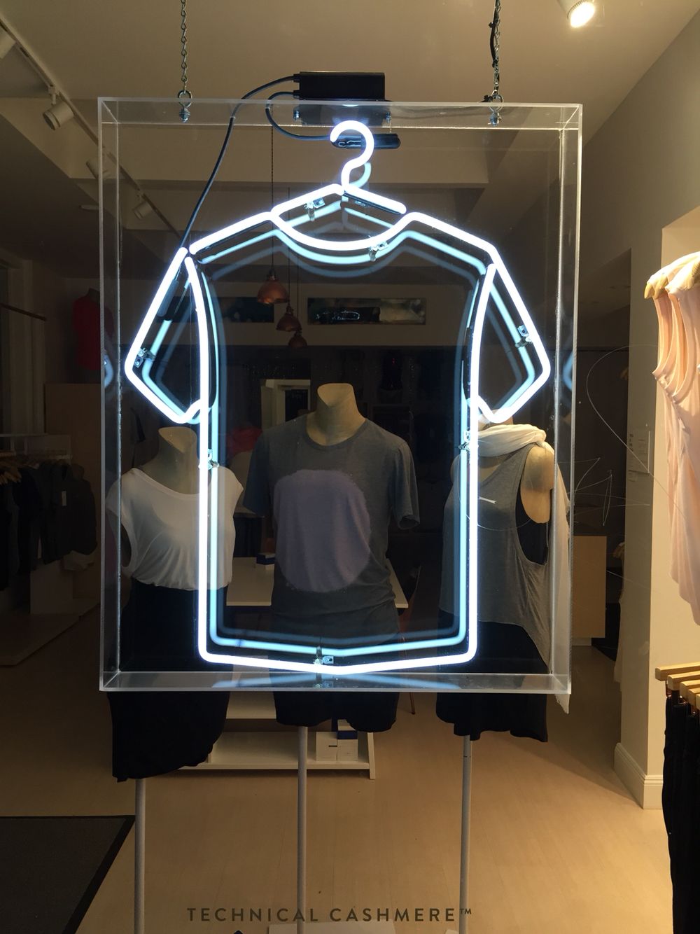 Enseigne Lumineuse pour Boutique de Vetement